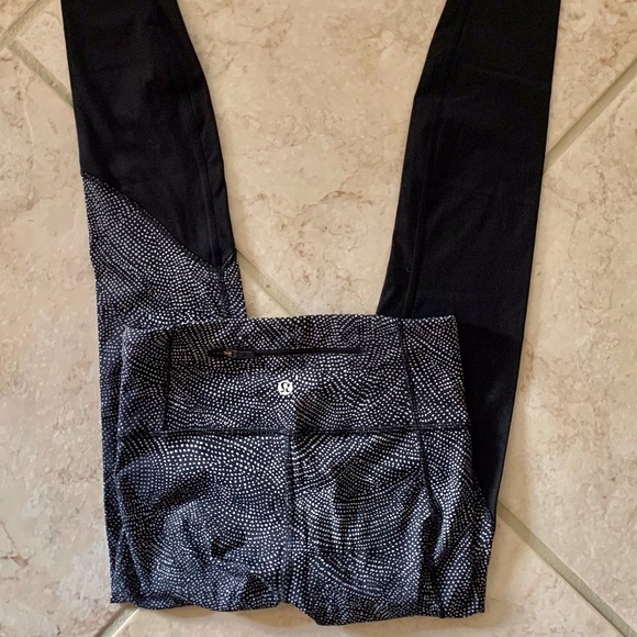 lululemon athletica Pants - LIKE NEW! Women's Lululemon Blk/White Legging-2